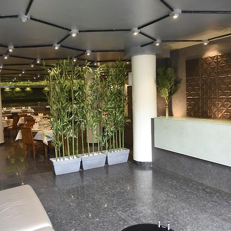 Oyo 10672 Hotel Riviera Nászik Kültér fotó