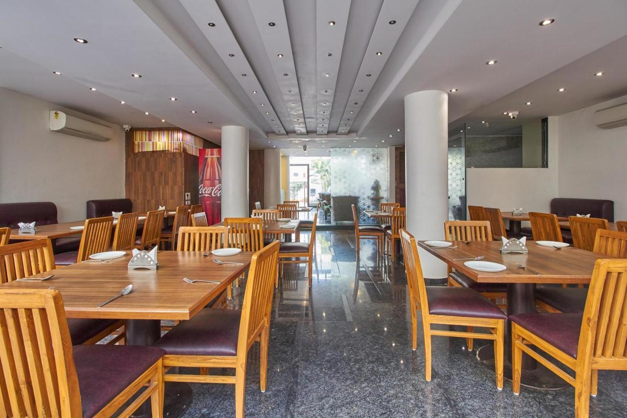 Oyo 10672 Hotel Riviera Nászik Kültér fotó