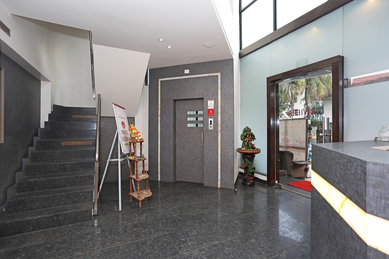 Oyo 10672 Hotel Riviera Nászik Kültér fotó