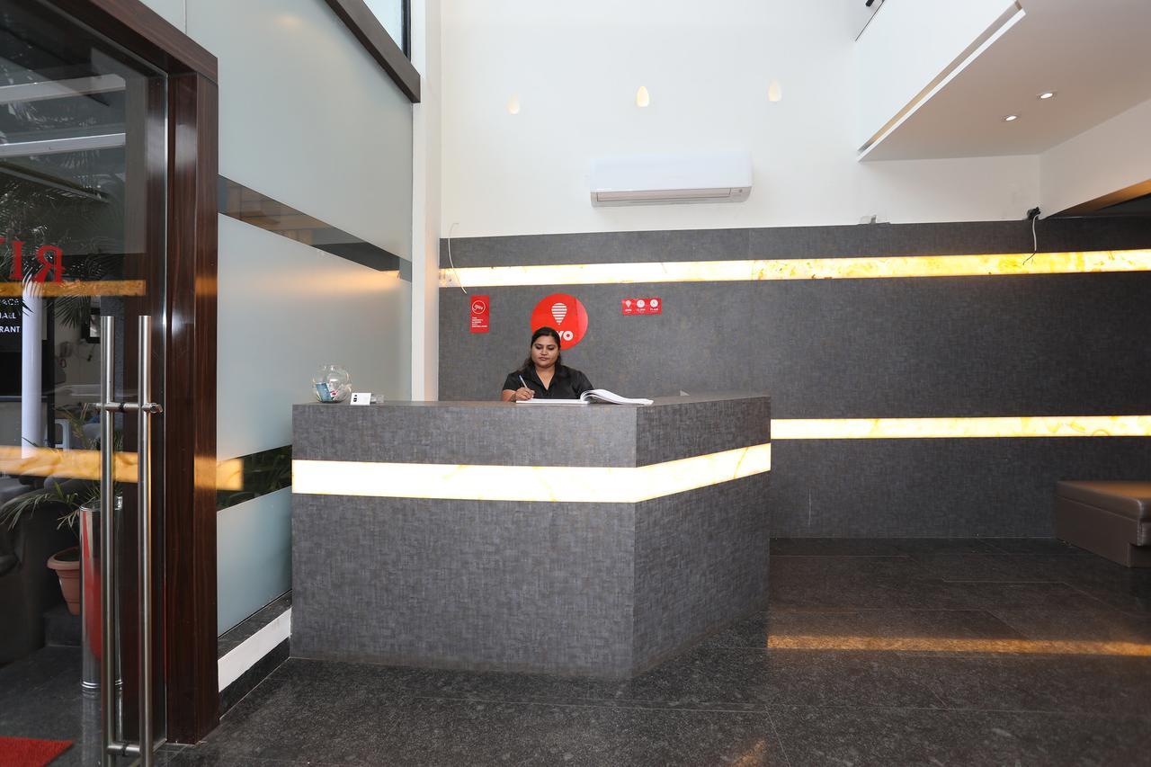 Oyo 10672 Hotel Riviera Nászik Kültér fotó
