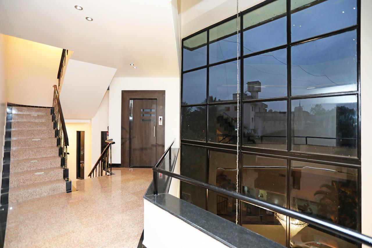 Oyo 10672 Hotel Riviera Nászik Kültér fotó