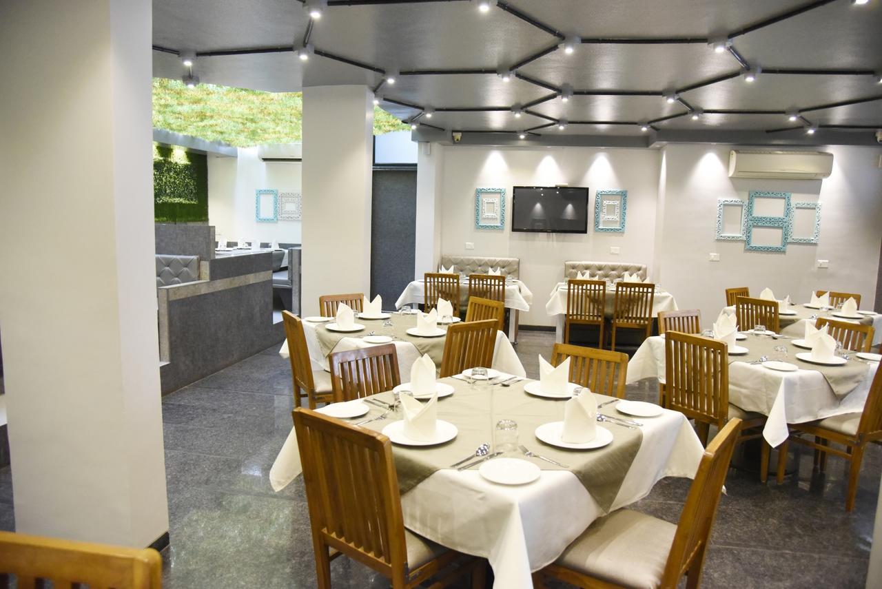 Oyo 10672 Hotel Riviera Nászik Kültér fotó