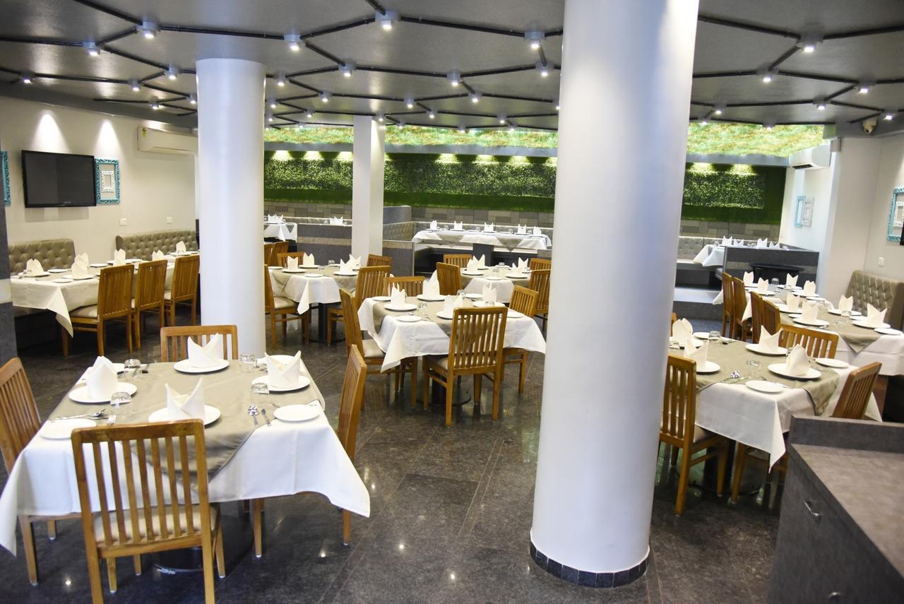Oyo 10672 Hotel Riviera Nászik Kültér fotó