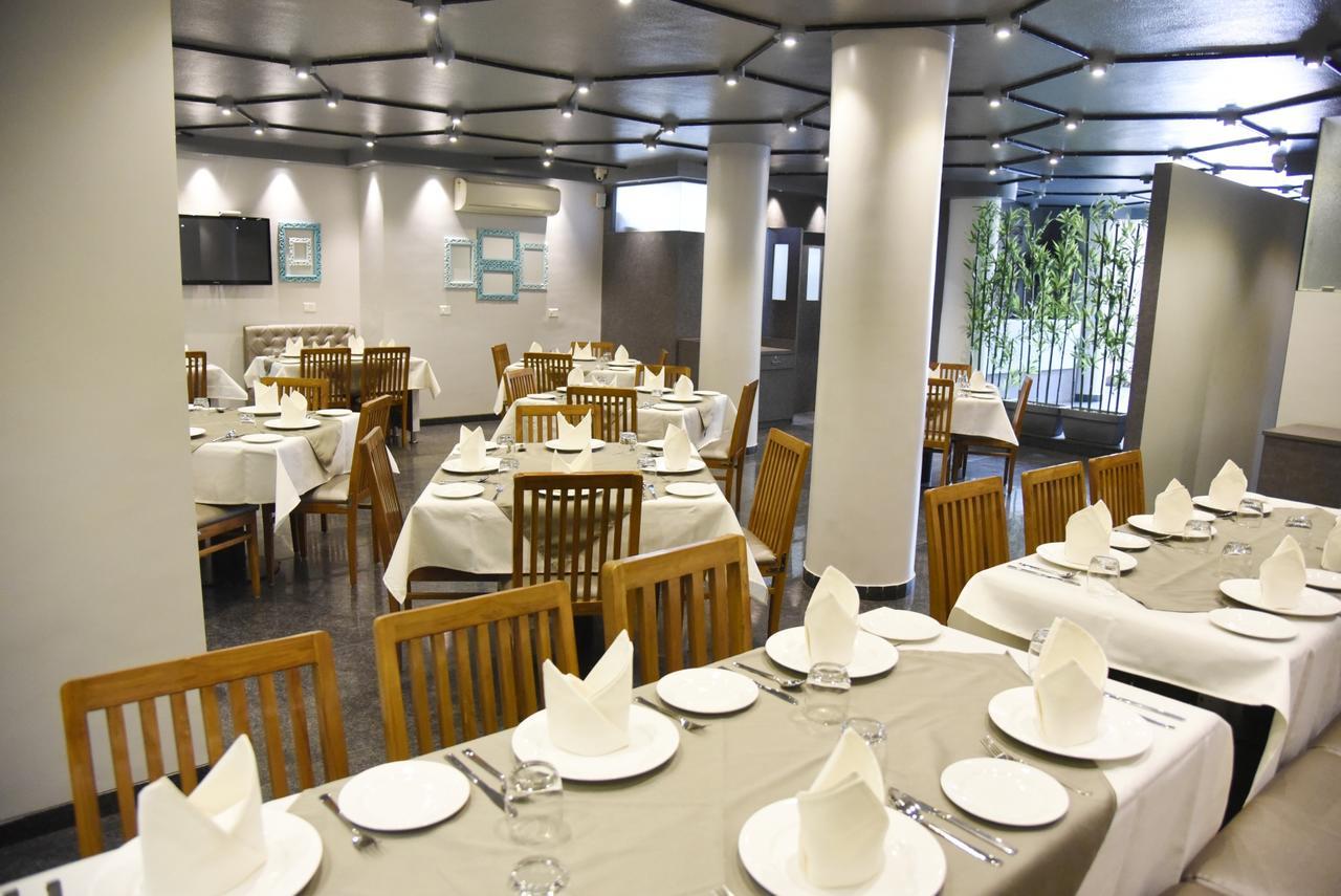 Oyo 10672 Hotel Riviera Nászik Kültér fotó
