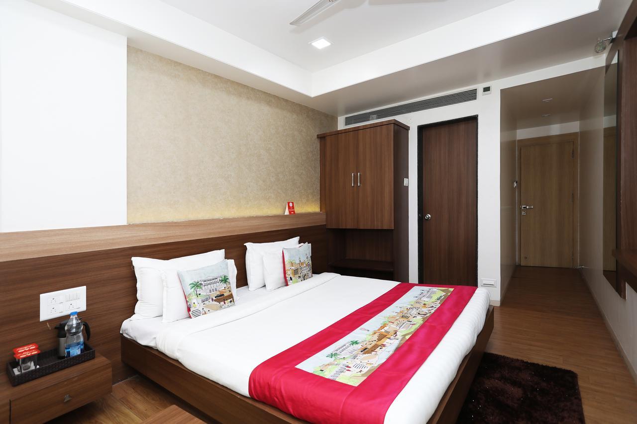 Oyo 10672 Hotel Riviera Nászik Kültér fotó