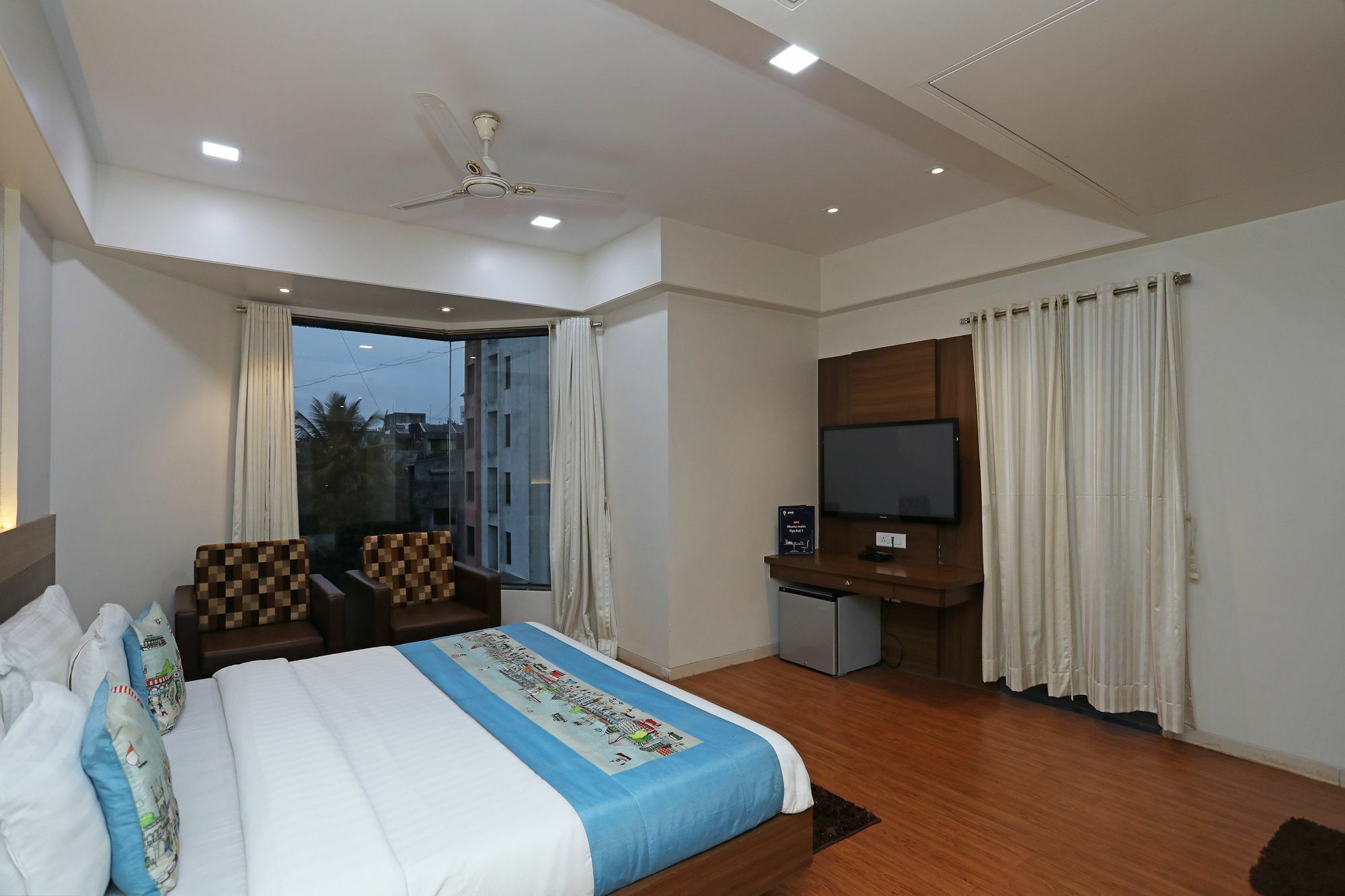 Oyo 10672 Hotel Riviera Nászik Kültér fotó