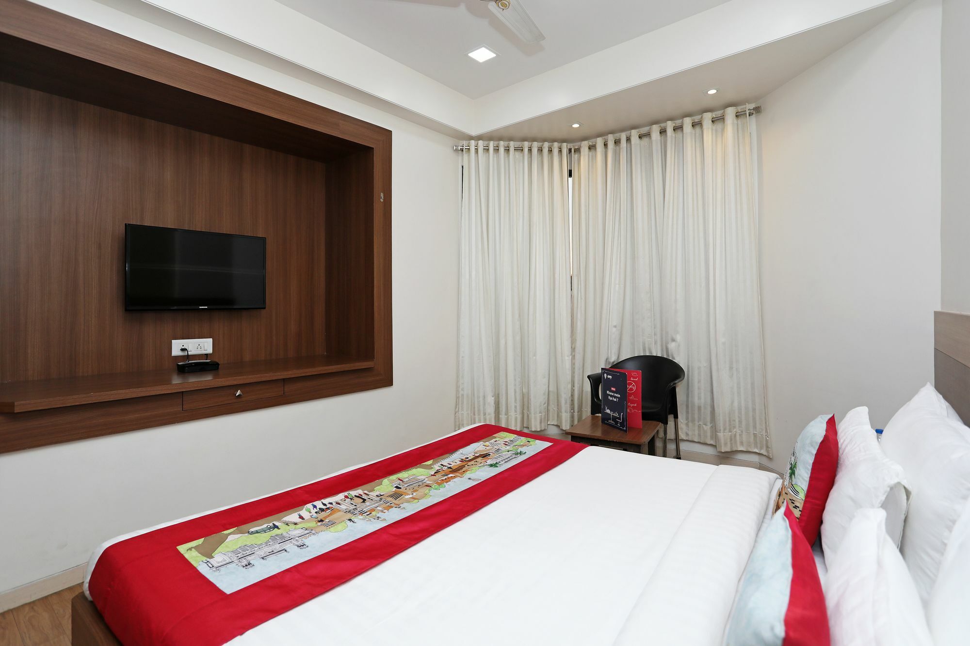Oyo 10672 Hotel Riviera Nászik Kültér fotó